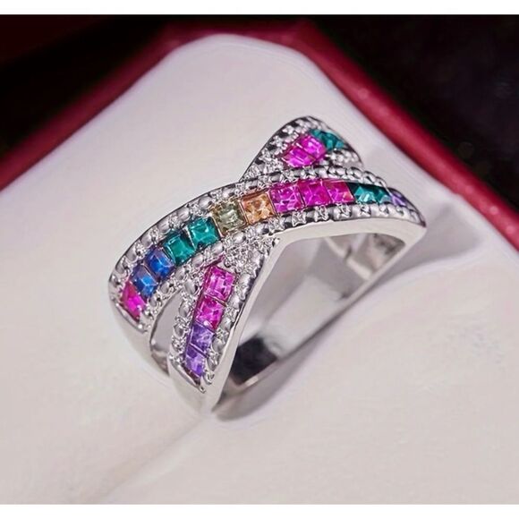 Jewelry - 🩷 NEW stunning colorful crystal crisscross ring 🩷